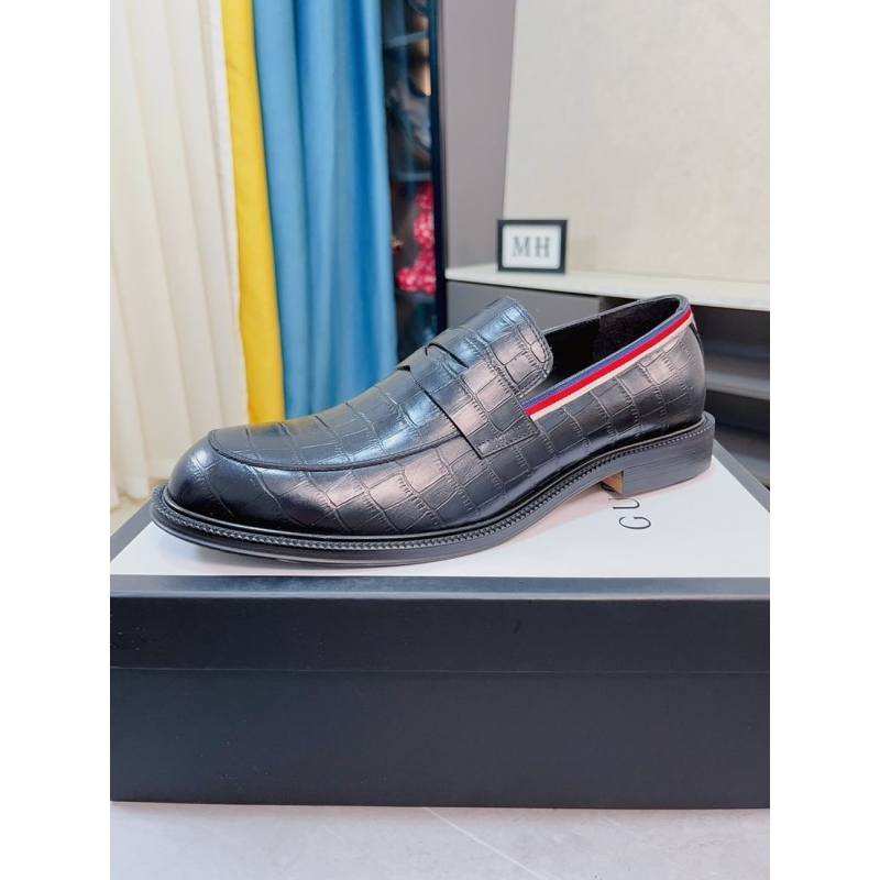 G*u*i leather shoes
